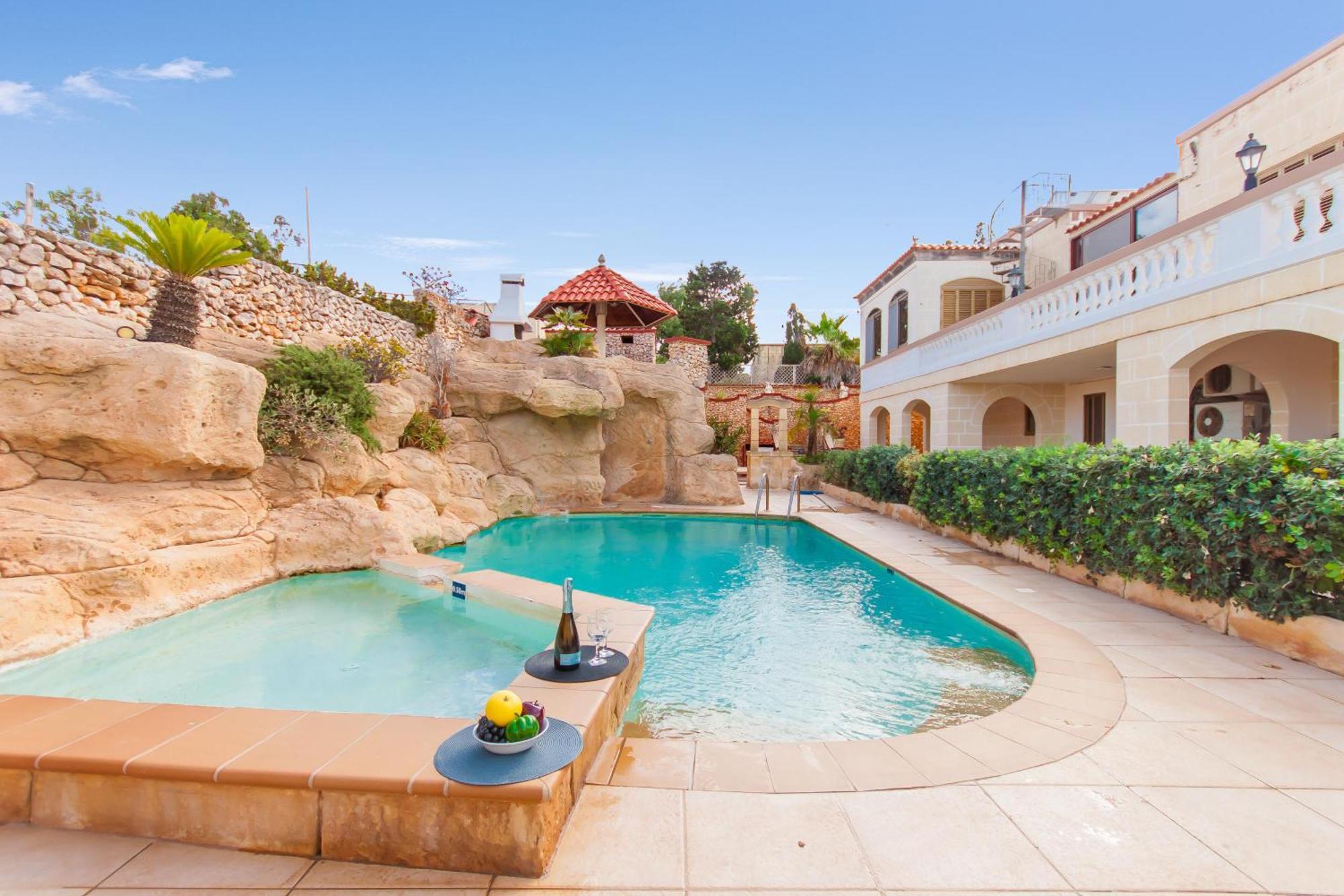 Villa & Pool Apartments In Mellieha Bay 외부 사진