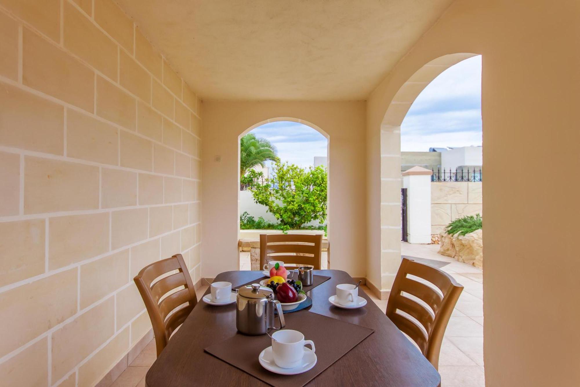 Villa & Pool Apartments In Mellieha Bay 외부 사진