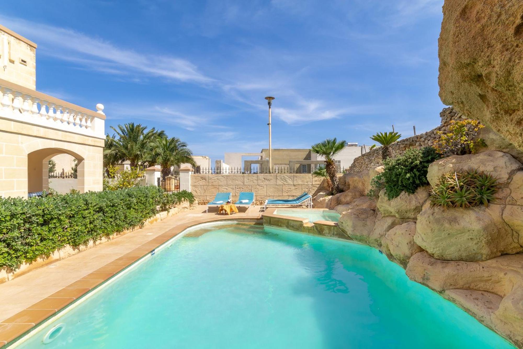 Villa & Pool Apartments In Mellieha Bay 외부 사진