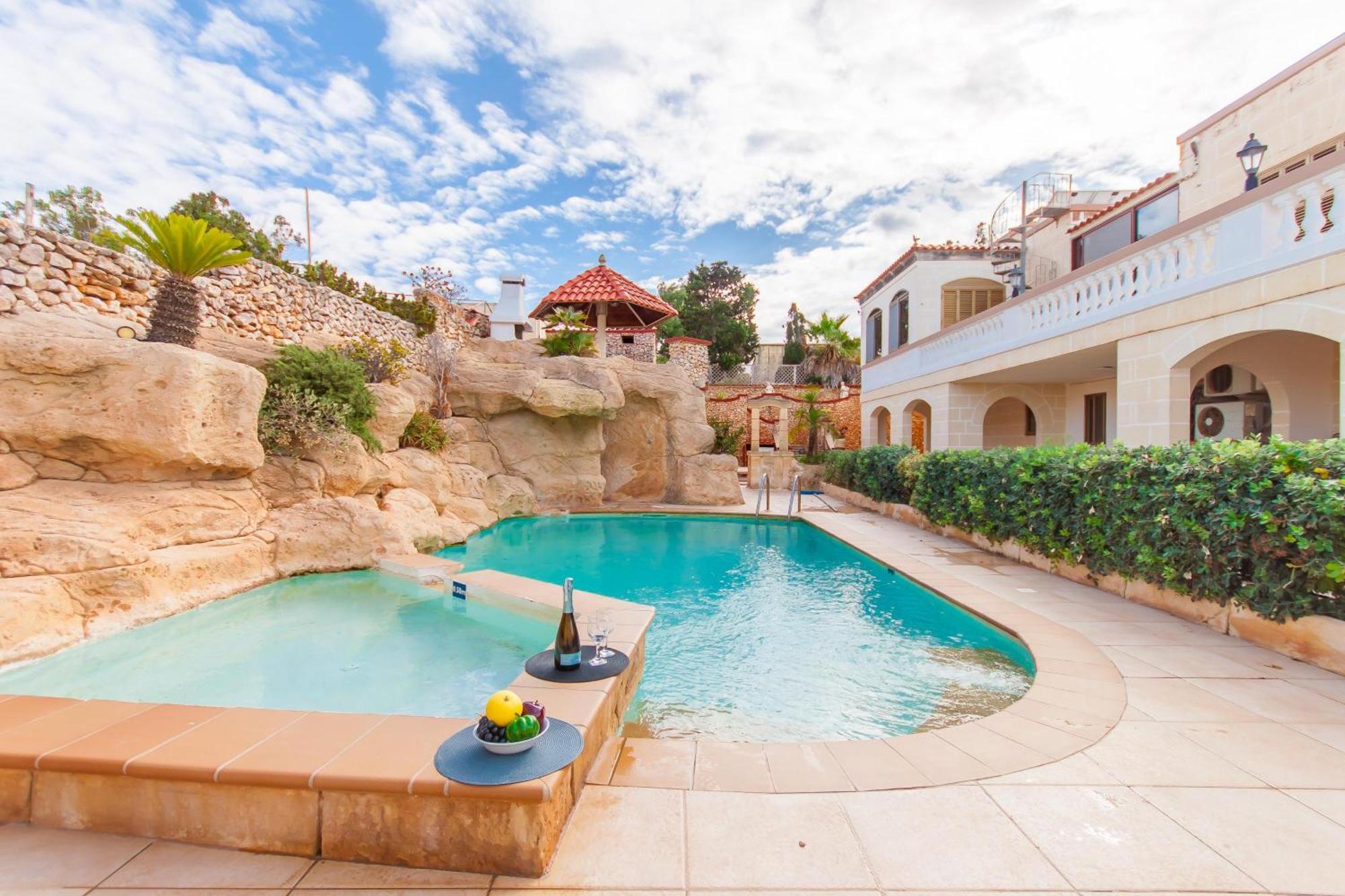 Villa & Pool Apartments In Mellieha Bay 외부 사진